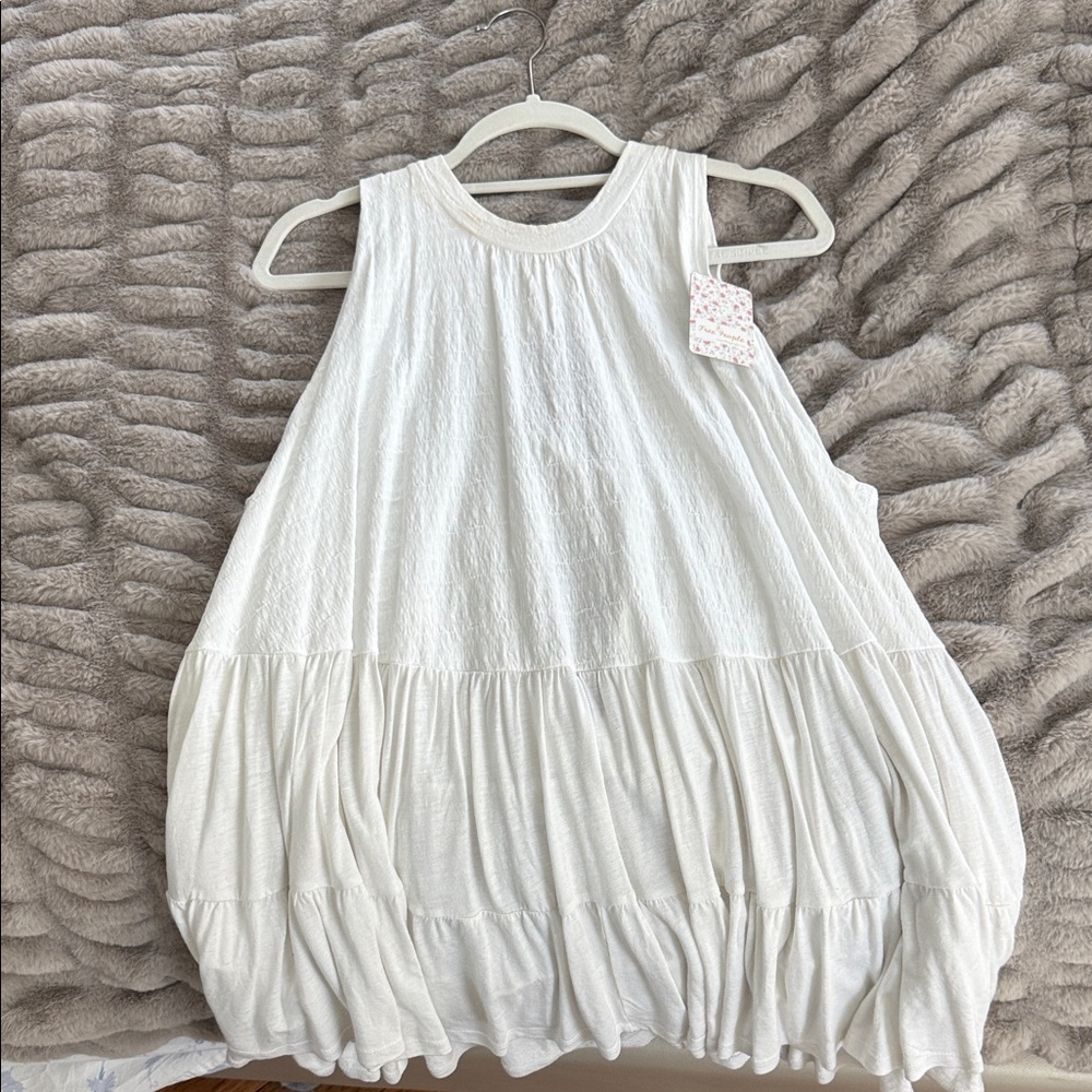 NWT-Free People Ivory Lightweight Sleeveless Tunic (light makeup on collar)